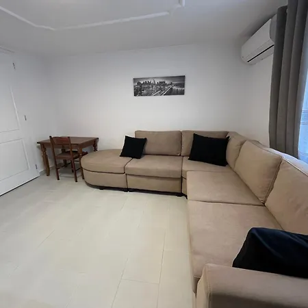 Sskerdi Villa Berat